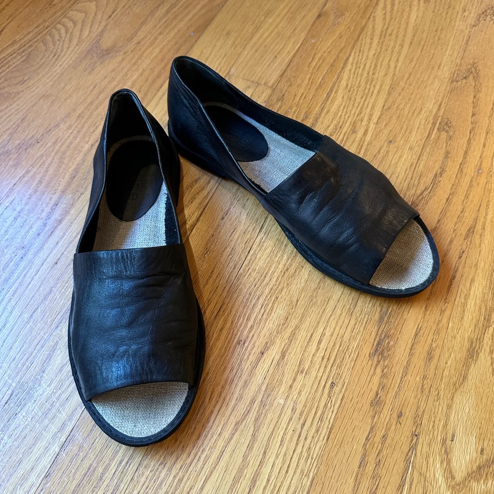 VINCE Leather Peep Toe Flats